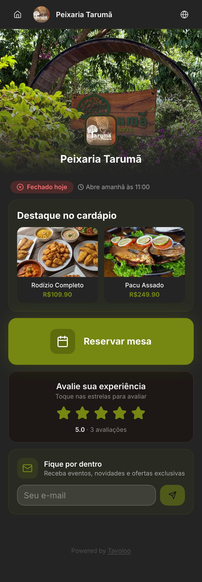 Mockup dell'app pubblica della Peixaria Tarumã su Tavoloo, con il colore verde oliva personalizzato del cliente